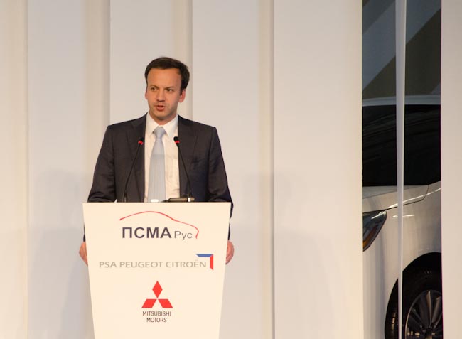 Вице-премьер РФ Аркадий Дворкович выступает на церемонии торжественного открытия цикла полной сборки на заводе ПСМА Рус
