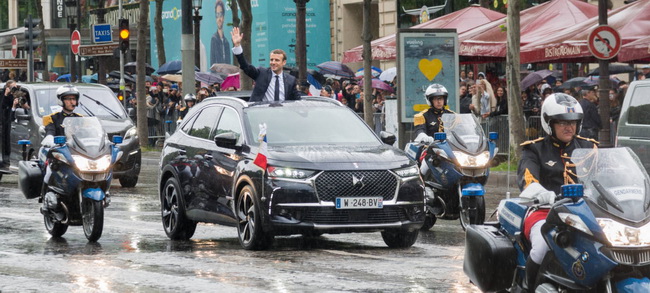  DS 7 CROSSBACK      ,  ,    ,  ,           Champs-Elysées.