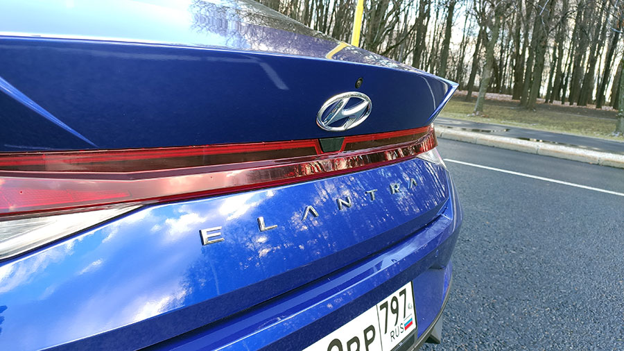 Hyundai Elantra - 2022 