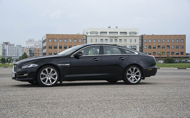 Jaguar XJ