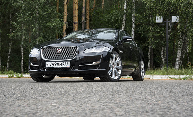 Jaguar XJ