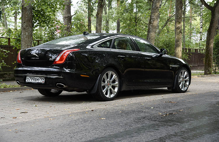 Jaguar XJ