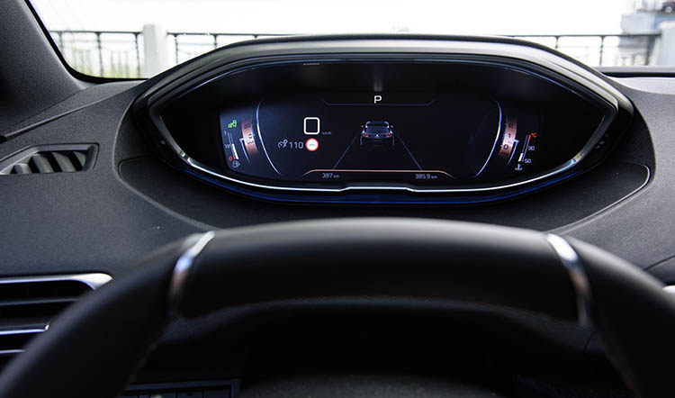  Peugeot 3008   i-Cockpit Amplify  