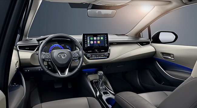   2020        :    «»,  Toyota Corolla      Apple Carplay©  Android Auto©.