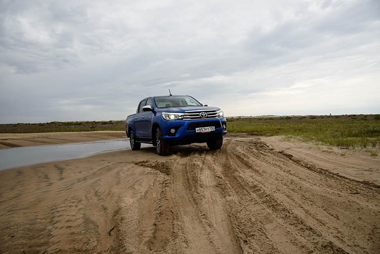   «»    Toyota Hilux