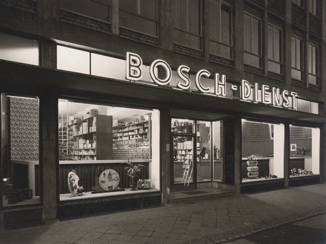  1926         – Bosch Dienst ( , .).