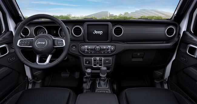    Jeep Wrangler    Uconnect™ 8.4 NAV  8,4-  ,  Apple CarPlay  Android Auto   , 7-  TFT   Alpine  9     552 .