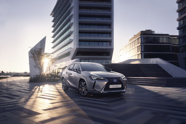    Lexus UX       . Lexus UX —       :       2019      50 000 . 