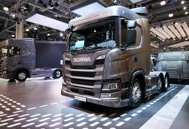    S   «Truck of the Year 2017»   IAA  ,        .