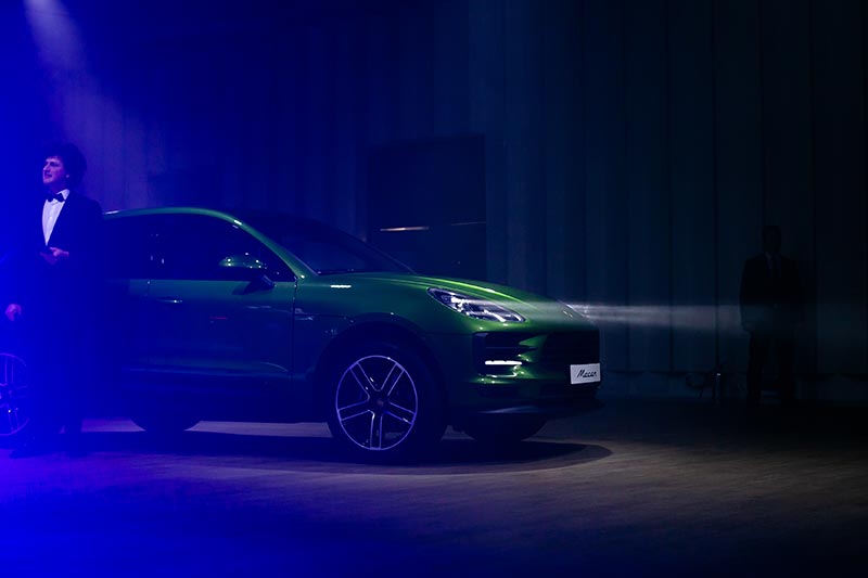   :      Porsche Macan 2019