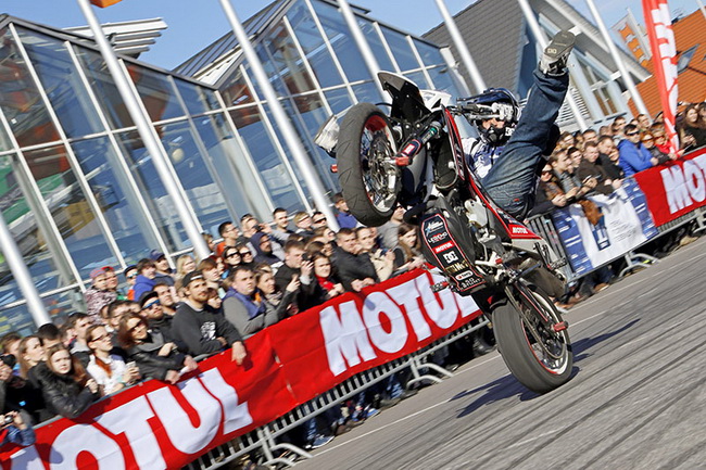 Motul Extreme Show -     Motul,         .