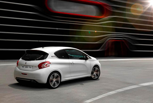 PEUGEOT 208 GTi 