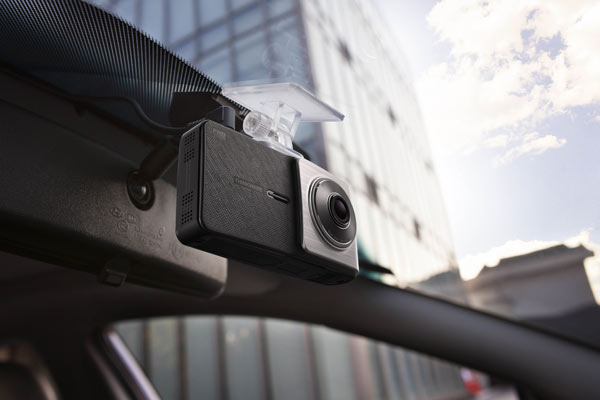   Thinkware Dash Cam X500        .