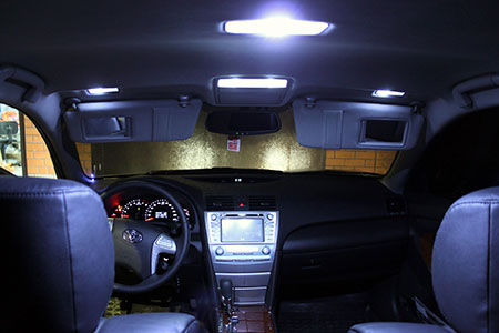Как улучшить освещение салона автомобиля?